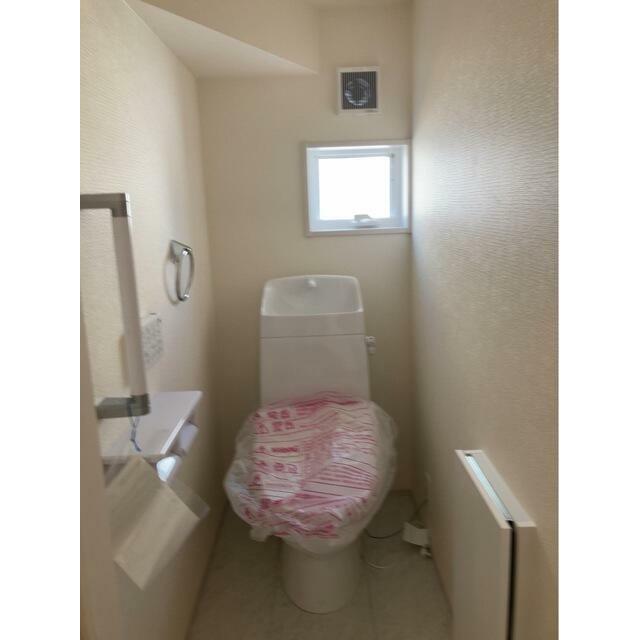 体調不良時や将来のことを考えれば手すり付きはとっても便利（3号棟）