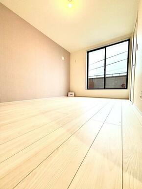 洋室はファッションを楽しむようにラグや家具とコーディネートしたい（1号棟）