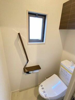 幅広い年齢層から支持されている今や必須アイテムの温水洗浄暖房便座♪冬場も便座が暖かくご使用いただけ…