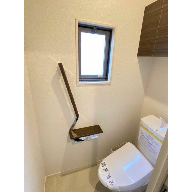 幅広い年齢層から支持されている今や必須アイテムの温水洗浄暖房便座♪冬場も便座が暖かくご使用いただけ…