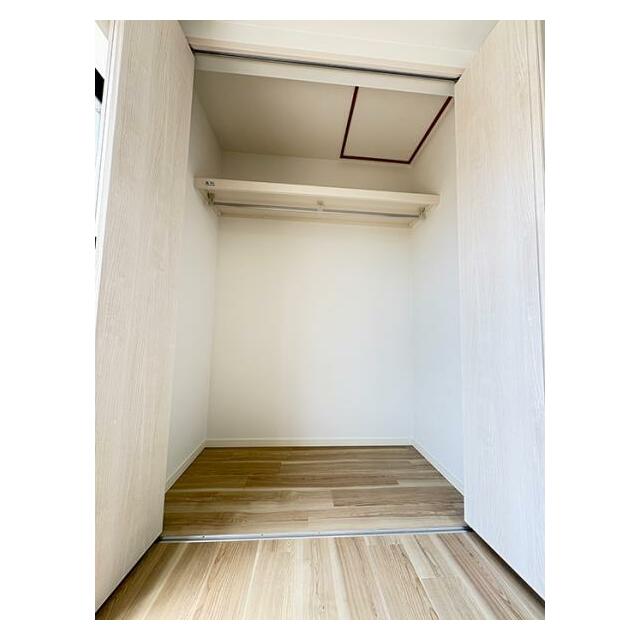 約5.7帖洋室のクローゼット