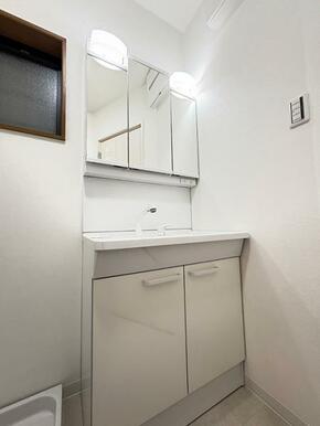 洗面台は新品にしました。