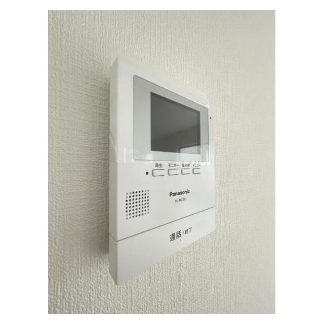 訪問者がひと目でわかるモニター付きインターホンを標準装備。お子さまのお留守番にも安心です！