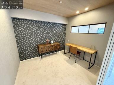 絵リビング横の約4.5帖の洋室は用途が広がる空間で趣味から仕事まで大活躍のスペースになりそう！