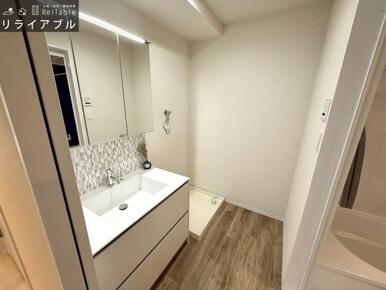 独立洗面台も収納スペースがありスッキリ使えそう！