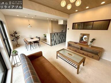 リビングは15帖以上！家具を置いてもゆとりを感じる落ち着いた空間に