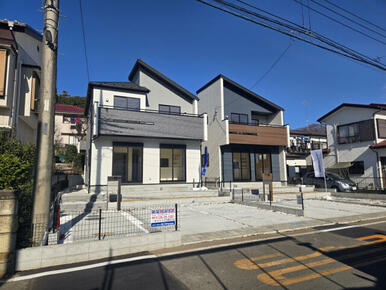 外観写真（左:1号棟 右:2号棟）（R7.12.13）