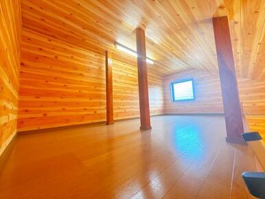 「2階南東側洋室」ロフトがございます。