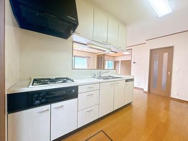 「キッチン」クリーニング予定です。