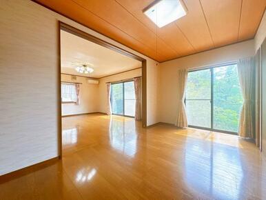 「1階洋室」約6帖のお部屋です。