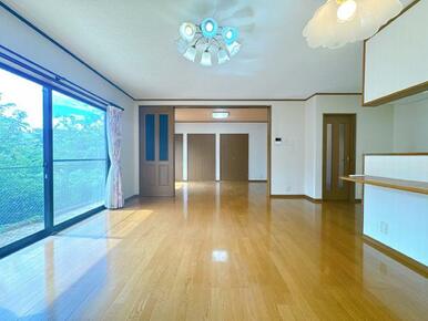 「LDK」日当たりの良いお部屋です。