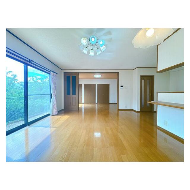 「LDK」日当たりの良いお部屋です。