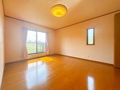 「2階南西側洋室」約10帖のお部屋です。