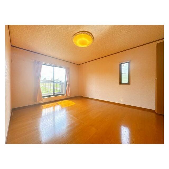 「2階南西側洋室」約10帖のお部屋です。