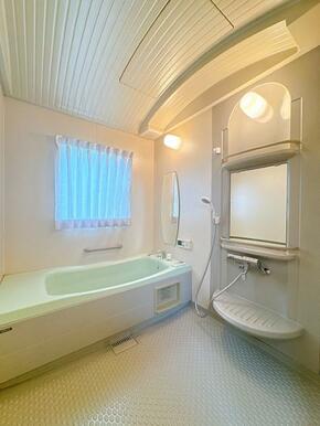 「浴室」ゆとりのある広さのユニットバスです。クリーニング実施予定。