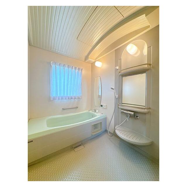 「浴室」ゆとりのある広さのユニットバスです。クリーニング実施予定。