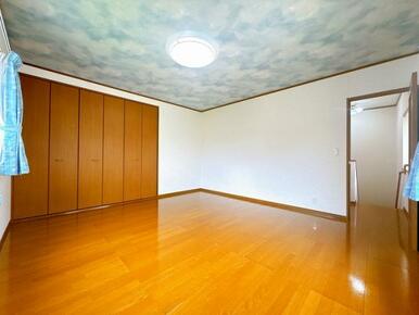 「2階北側洋室」約11.2帖のお部屋です。