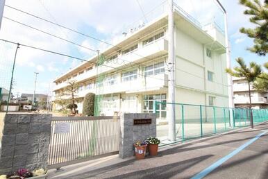 市立冨貴島小学校