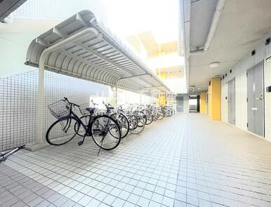 雨の日でも安心して止められる屋根付の駐輪場です☆