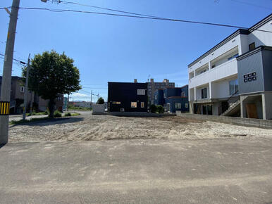 販売現地写真※樹木撤去・縁石切り下げ工事予定