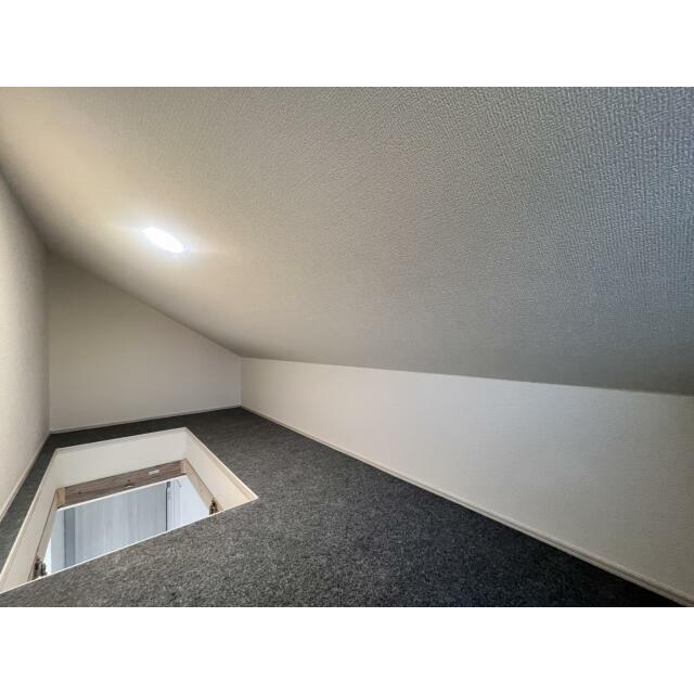 【2号棟】洋室6.0帖小屋裏収納（グルニエ）