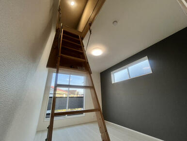 【2号棟】洋室6.0帖小屋裏収納（グルニエ）