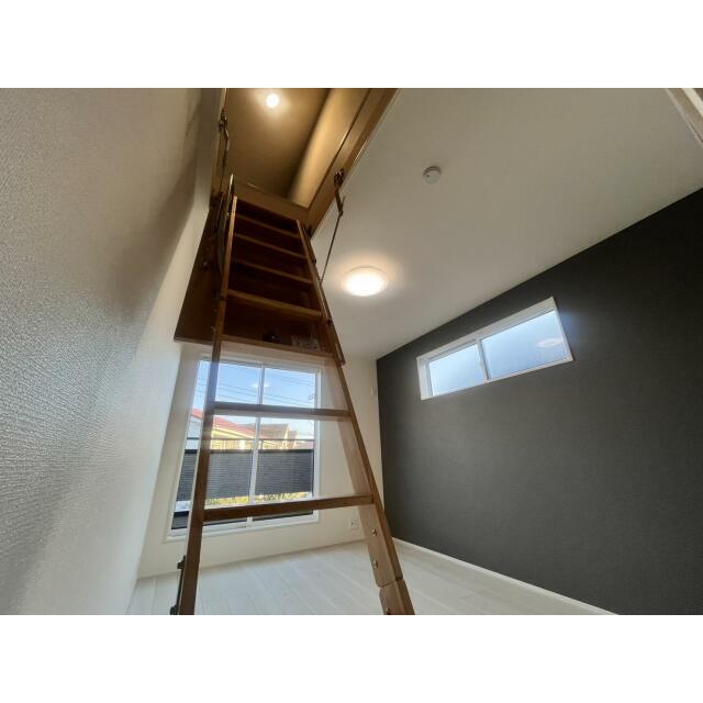 【2号棟】洋室6.0帖小屋裏収納（グルニエ）