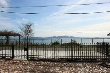 庭からの琵琶湖の眺望