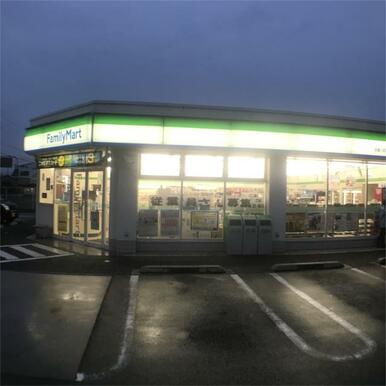 ファミリーマート　安曇川西万木店