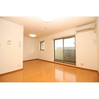 2面採光で明るいリビング