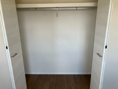 大切な洋服にはきちんと収納場所を用意したい（2号棟）