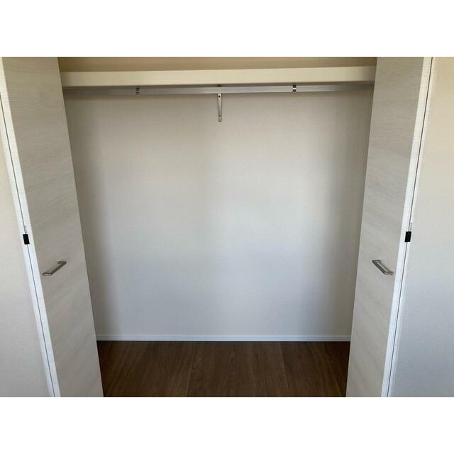 大切な洋服にはきちんと収納場所を用意したい（2号棟）