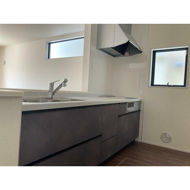 火を使わないIHクッキングヒーターは火災予防、地震対策の観点からも◎（2号棟）