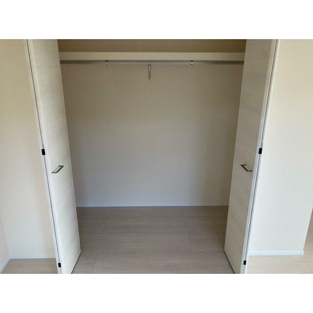 普段着もお気に入りの1着もここに収納！（4号棟）