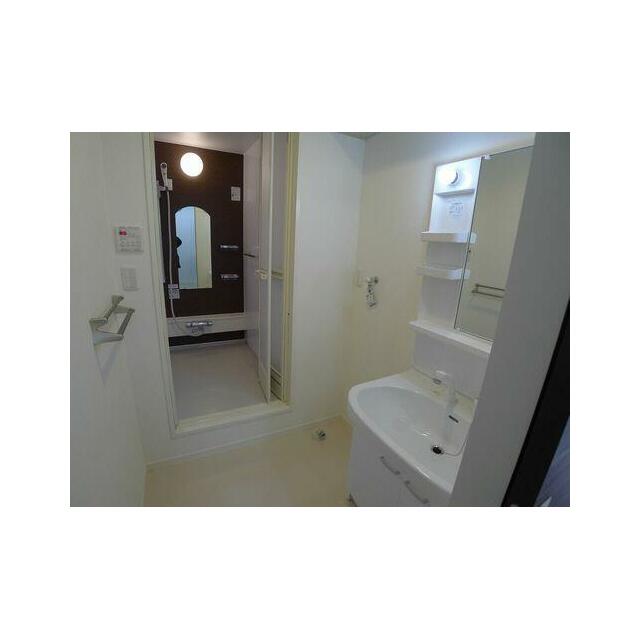 【洗面所】足を濡らさずに使える独立洗面化粧台です