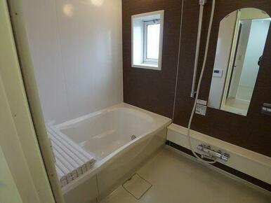 【浴室】１日の疲れを癒してくれるお風呂♪　追いだき機能付です！！