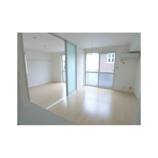 スライディングスクリーンでお部屋が仕切られており、開放することで広々です♪