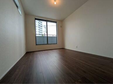 リビングと洋室の使い分けで生活にメリハリを（7号棟）