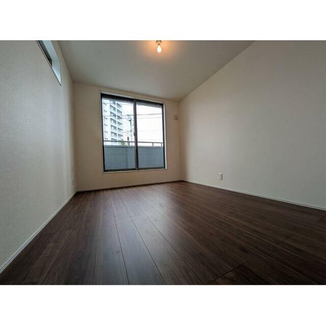 リビングと洋室の使い分けで生活にメリハリを（7号棟）