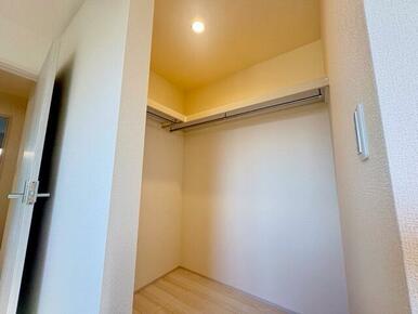 賢く収納しながら季節ごとの装いを楽しみたい（1号棟）