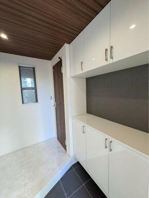 モダンなアクセントクロス採用で壁も一つのインテリア（7号棟）