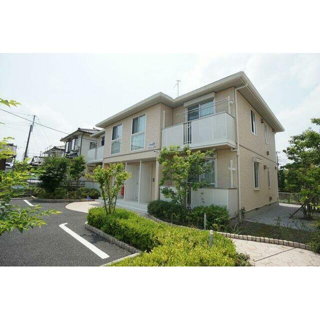 敷地内には緑が多く配置されています。