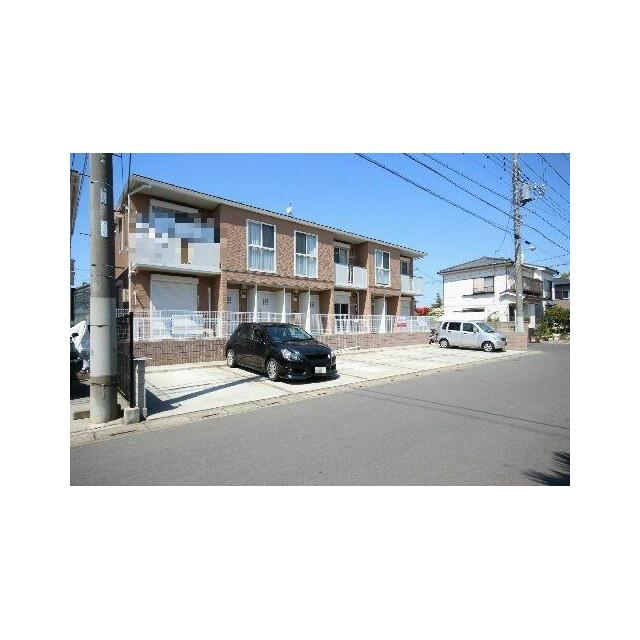 各階の玄関を１階に設けた重層長屋スタイル