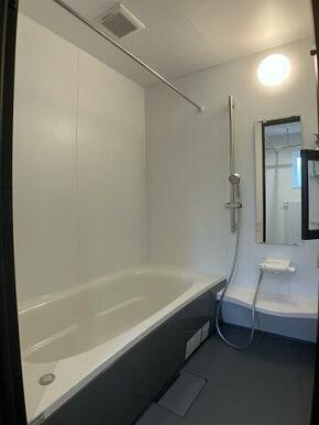 ユニットバスは使い勝手の良い1坪タイプを採用♪