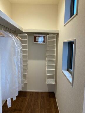 クローゼットや本棚、趣味の保管庫と自由に活用できる収納空間（10号棟）