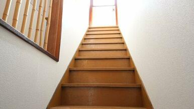 ひかりの降り注ぐ階段