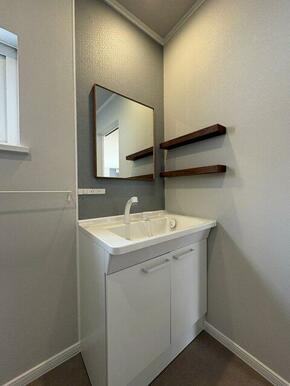 洗面入れ替え済みです♪洗面上部は、デザイン加工しています♪