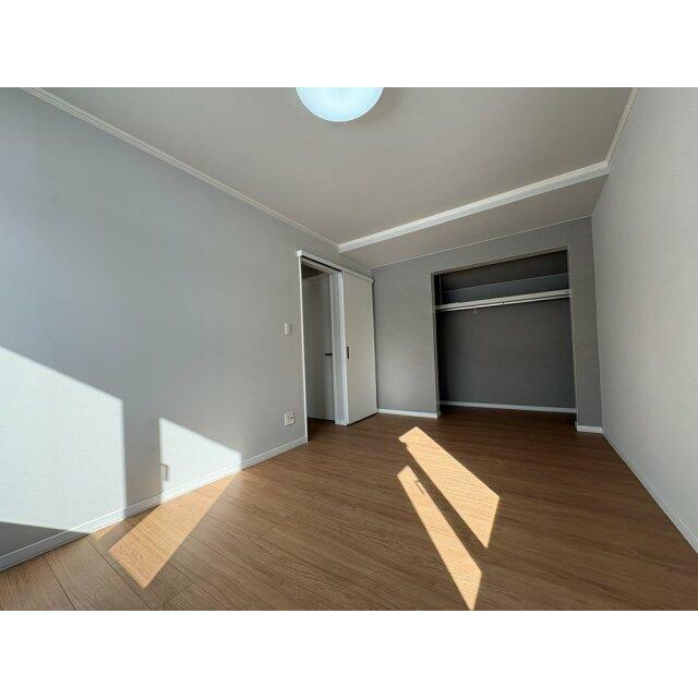 2階部分に独立した部屋が3部屋になった事により主寝室の他、お子様のお部屋、ご主人の書斎等、様々な用途