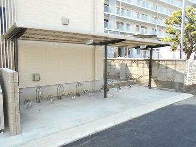 屋根付き駐輪場もご用意しています。