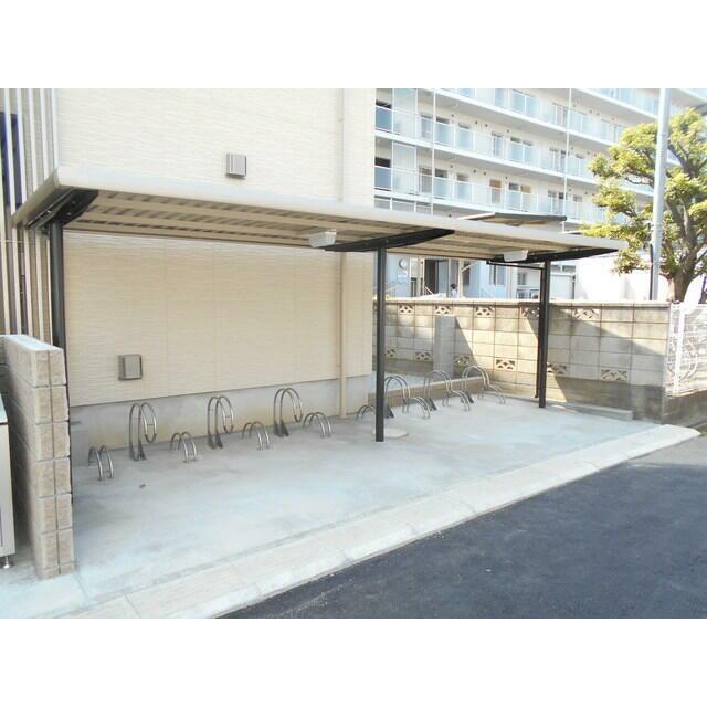 屋根付き駐輪場もご用意しています。